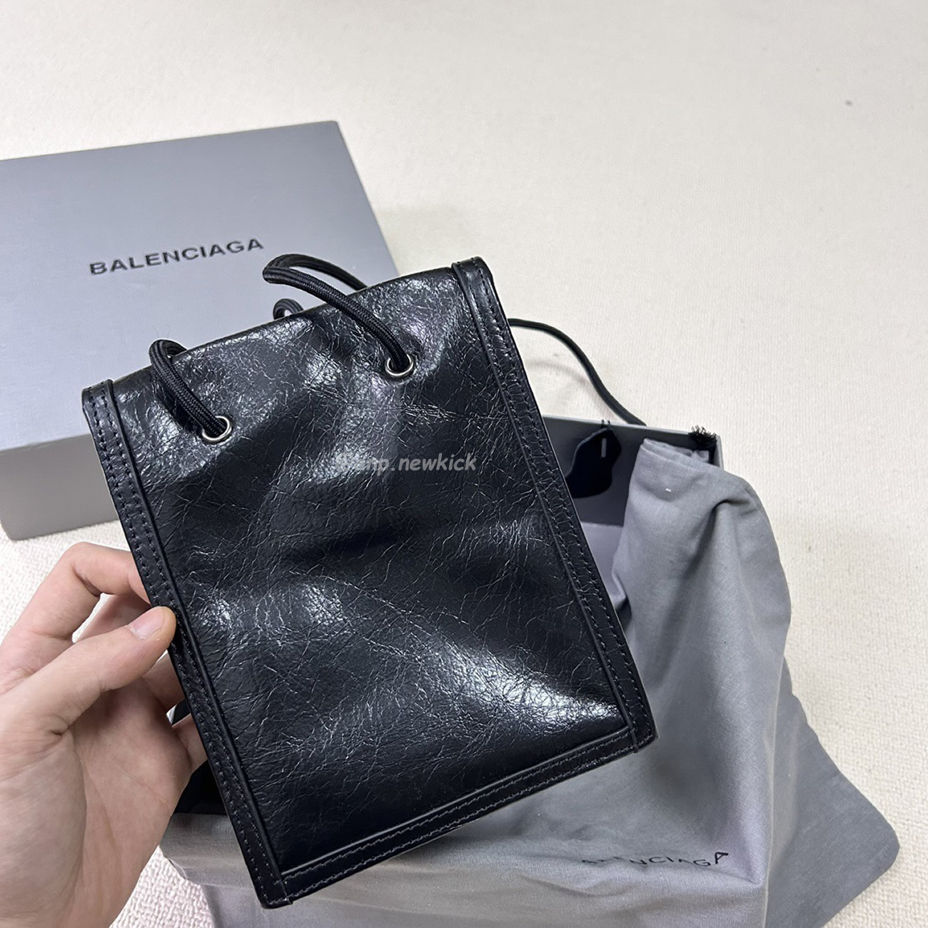 Balenciaga Explorer Arena Cracked Leather Messenger Bag Black (2) - www.newkick.vip